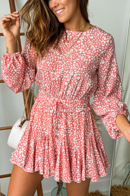 Розовое мини-платье с короткими рукавами и оборками на рукавах с леопардовым принтом