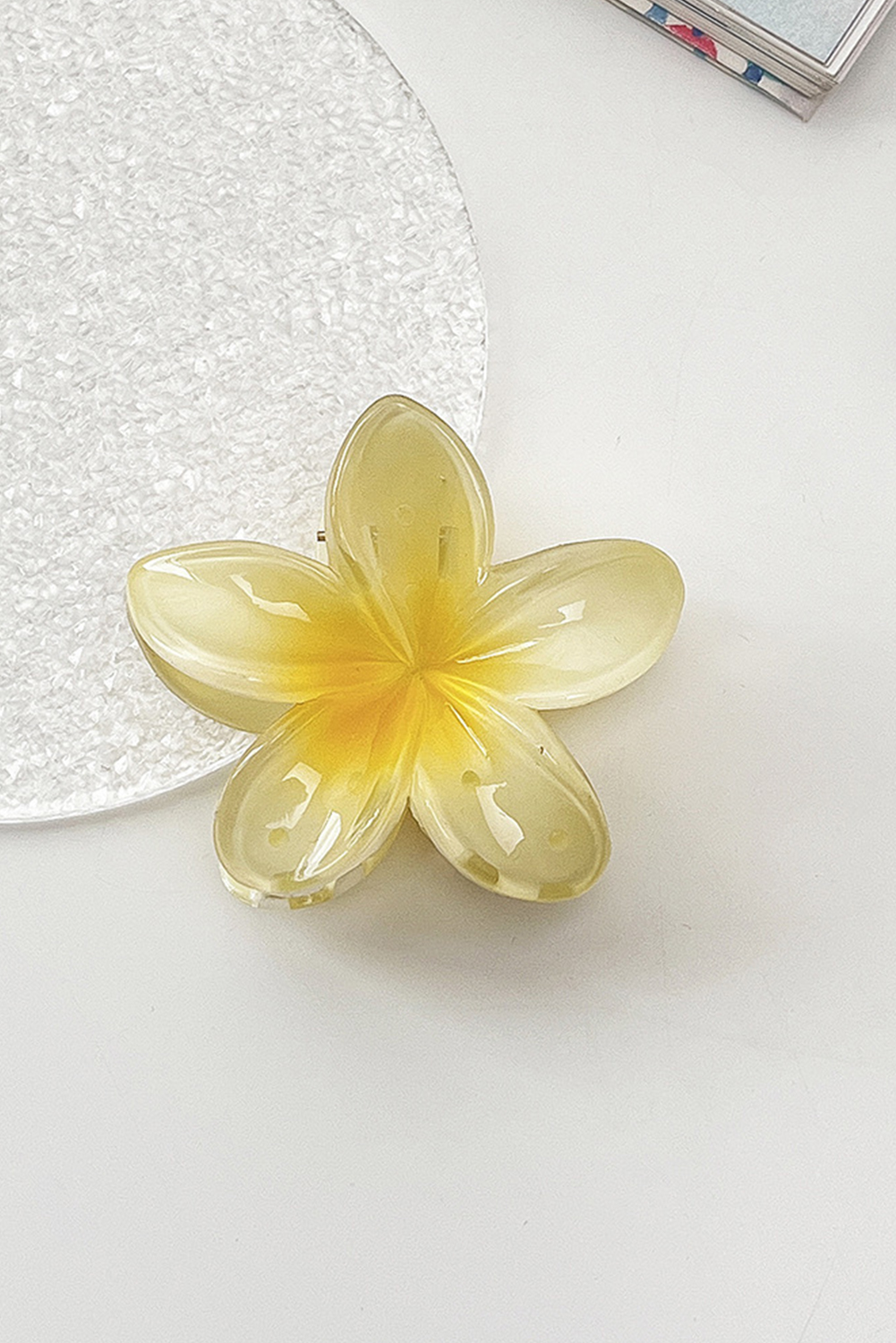 US$ 1.13 Drop-shipping Yellow Blooming Frangipani Acrylic Hair Claw ...