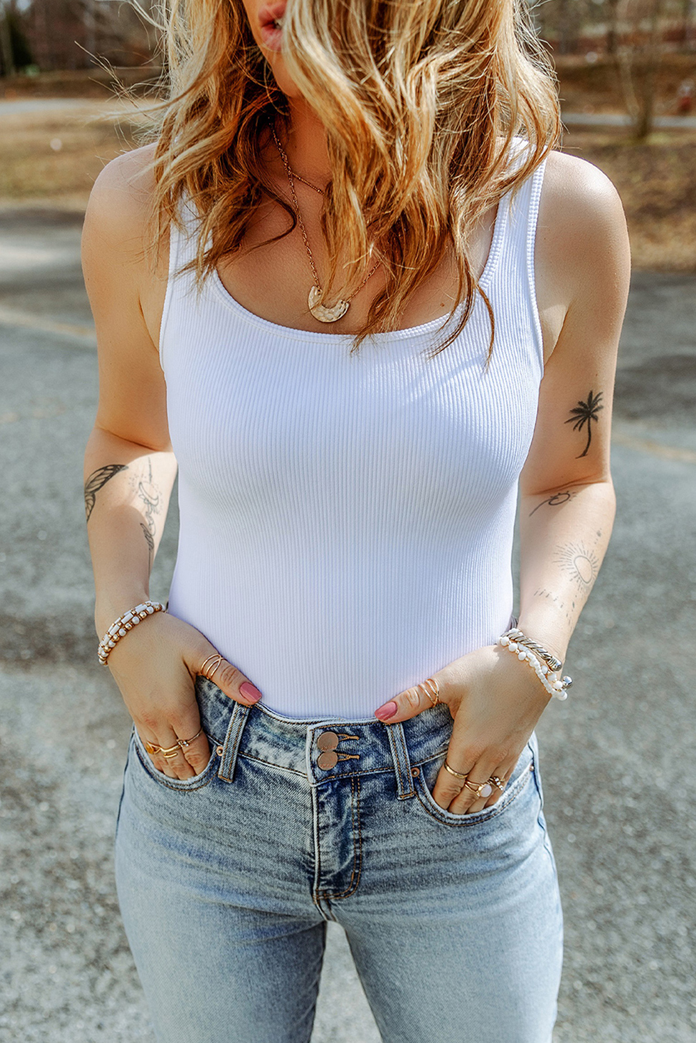 US$ 4.11 Drop-shipping White Ribbed Knit Square Neck Sleeveless Bodysuit for Women