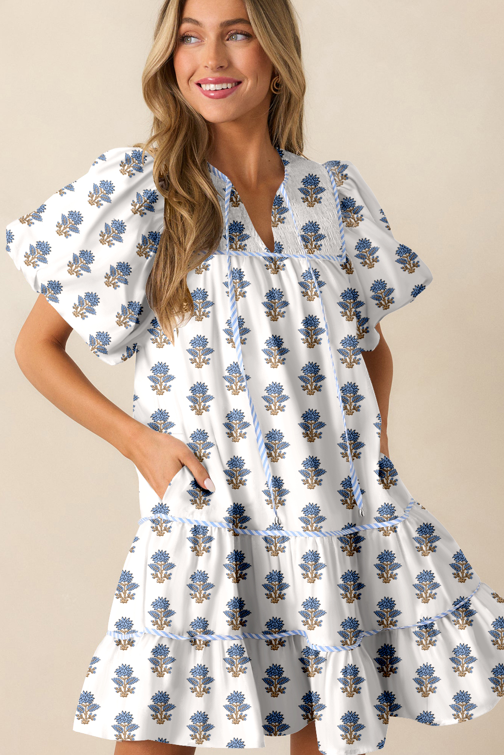 inostorâ„?Faux Pearl Flower Applique Square Neck Pocketed Mini Dress